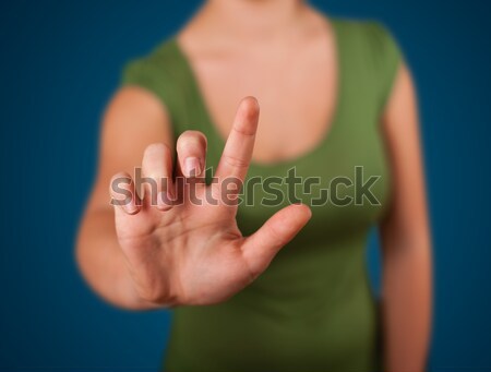 Vrouw denkbeeldig knop jonge vrouw hand Stockfoto © ra2studio