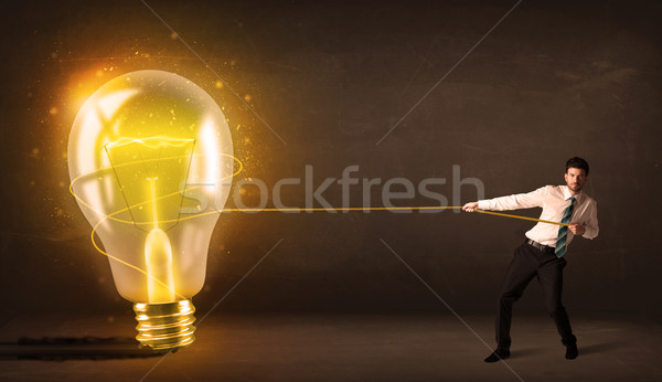 Stock fotó: üzletember · húz · nagy · fényes · izzó · villanykörte