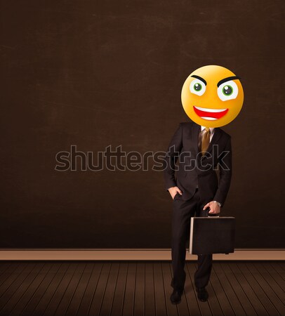 商業照片: 商人 · 笑臉 · 滑稽 · 黃色 · 微笑 · 快樂