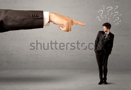 Afaceri strângere de mână om de afaceri semne de intrebare in jurul Imagine de stoc © ra2studio