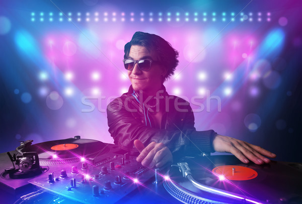 Disc jockey muziek draaitafels fase lichten jonge Stockfoto © ra2studio