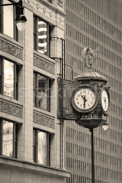 Chicago centrum uitzicht op straat oude mode klok Stockfoto © rabbit75_sto