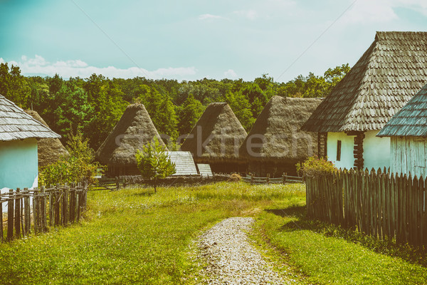 Foto stock: Velho · romeno · aldeia · ver · montanhas · casa