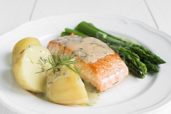 Foto stock: Grelhado · salmão · batatas · espargos · branco