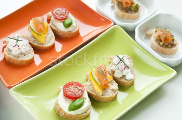 Imagine de stoc: Aperitive · pâine · somon · branza · de · vaci · cină · tomate
