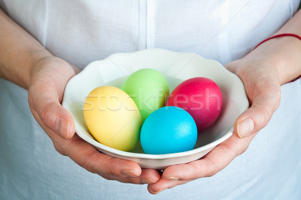 Stok fotoğraf: Paskalya · yumurtası · eller · çanak · renkli · yumurta