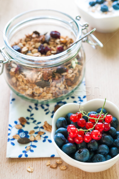 Egészséges reggeli granola friss gyümölcsök áfonya Stock fotó © rafalstachura