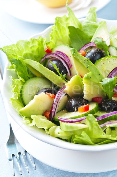 Saláta avokádó fekete oliva vöröshagyma uborka zöld Stock fotó © rafalstachura