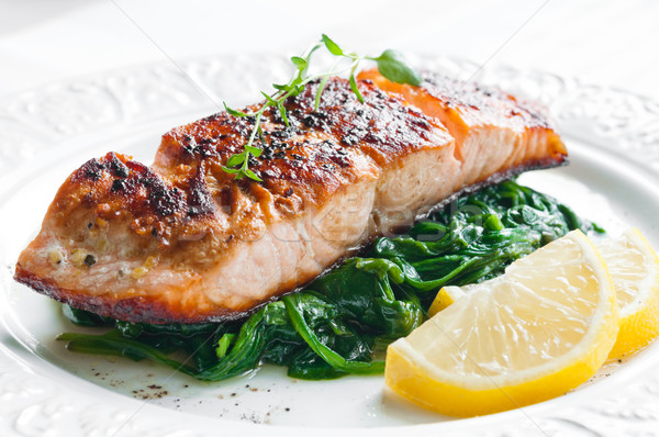 Salmone spinaci alla griglia limone alimentare cena Foto d'archivio © rafalstachura