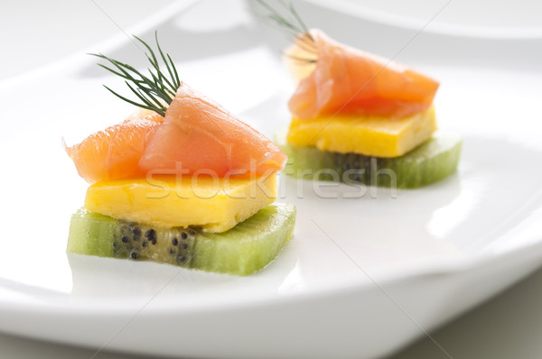 [[stock_photo]]: Saumon · apéritif · mangue · kiwi · poissons