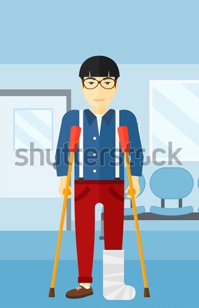 Pacient picior rupt om în picioare carje Imagine de stoc © RAStudio