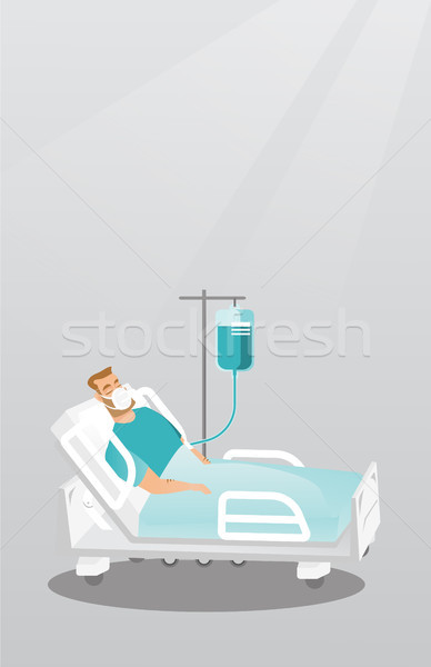 Pacient pat de spital masca de oxigen caucazian om procedura medicala Imagine de stoc © RAStudio