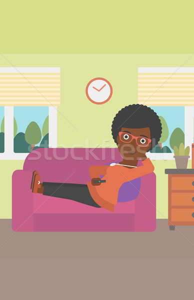 Mujer sofá viendo control mano Foto stock © RAStudio