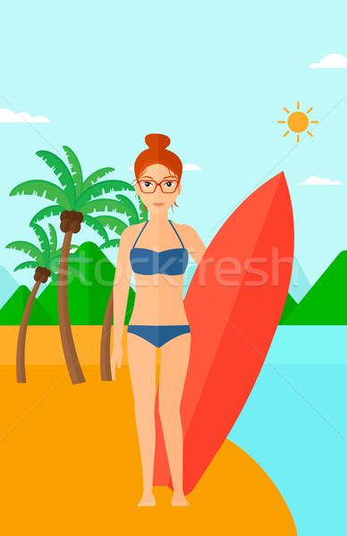 Surfer placa de surf femeie în picioare plajă Imagine de stoc © RAStudio