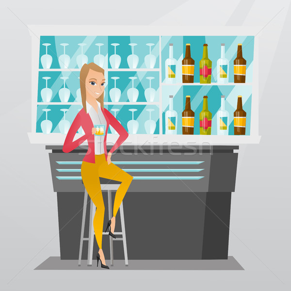 女子 坐在 酒吧 對付 玻璃 商業照片 © RAStudio
