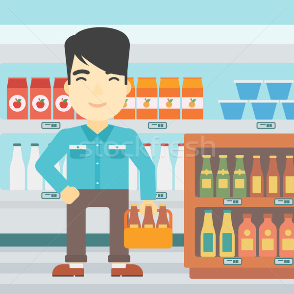 ストックフォト: 男 · パック · ビール · スーパーマーケット · アジア · 立って