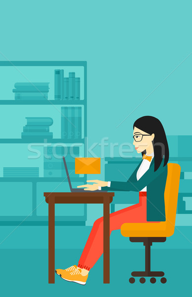 女子 電子郵件 亞洲的 坐在 表 筆記本電腦 商業照片 © RAStudio