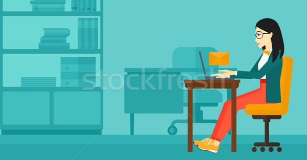Kadın e-mail Asya oturma tablo dizüstü bilgisayar Stok fotoğraf © RAStudio