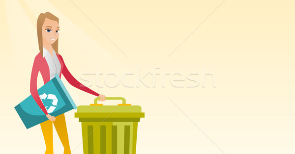 Femeie reciclaţi cos de gunoi tineri caucazian Imagine de stoc © RAStudio