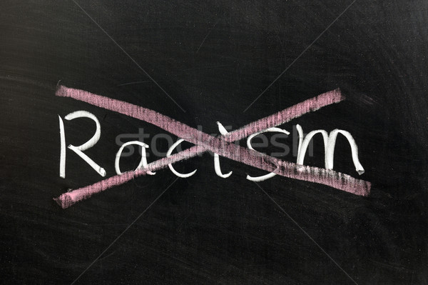 [[stock_photo]]: Pas · racisme · dessin · à · la · craie · écrit · lettre · tableau · noir