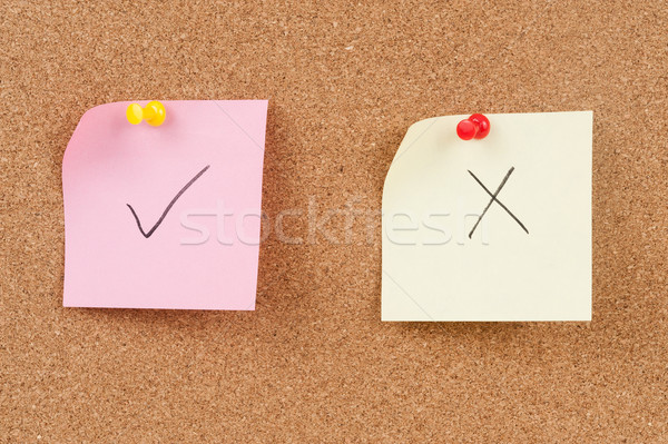 Verificare cross carta bacheca di sughero Foto d'archivio © raywoo