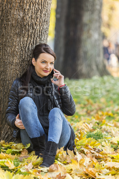 Kobieta komórkowych lasu jesienią portret młoda kobieta Zdjęcia stock © RazvanPhotography