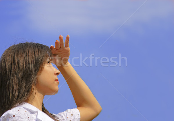Futuro expectativas mulher jovem olhando distância azul Foto stock © RazvanPhotography