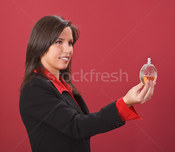 Ofrecimiento perfume jóvenes mujer hermosa vendedor botella Foto stock © RazvanPhotography