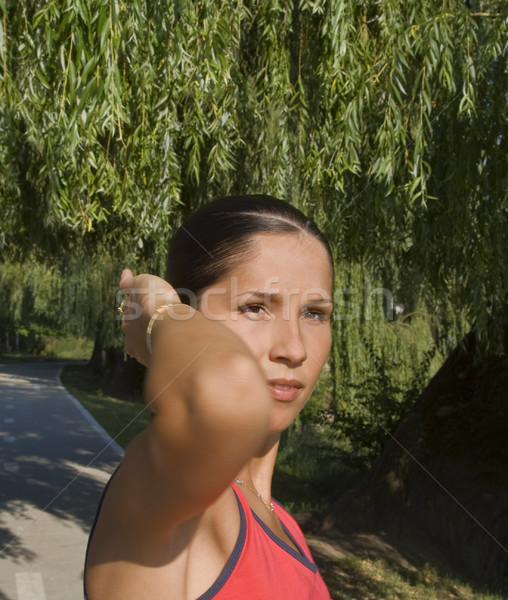 Portret jonge vrouw omhoog outdoor park scherp Stockfoto © RazvanPhotography