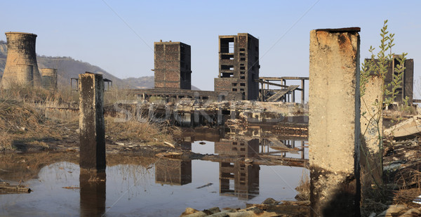 Ruinas industrial lugar uno humo Foto stock © RazvanPhotography