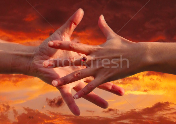 Zdjęcia stock: Kosmiczny · ręce · niebo · strony · miłości