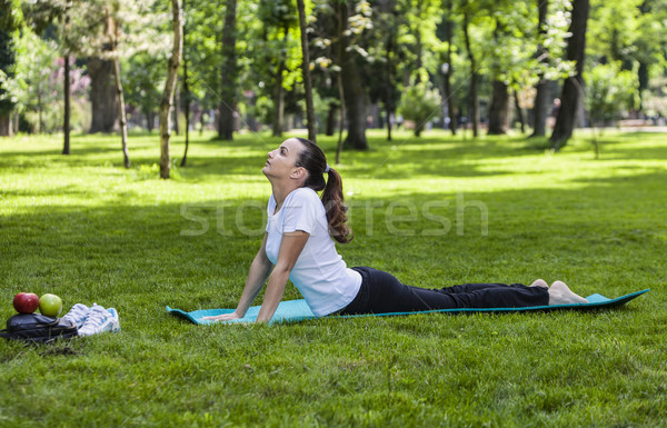 Foto d'archivio: Ragazza · verde · parco · outdoor