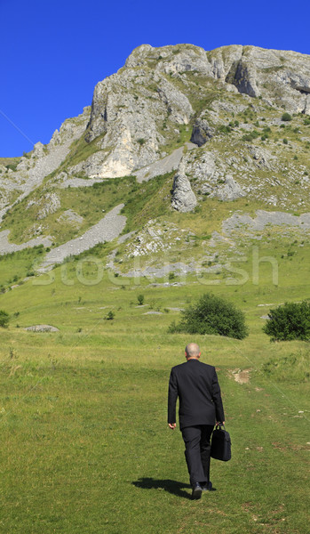 Geschäftsmann Freien Fuß groß Haupt Schwerpunkt Stock foto © RazvanPhotography