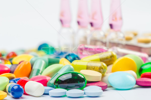 Pillen shot gezondheid geneeskunde witte Geel Stockfoto © razvanphotos