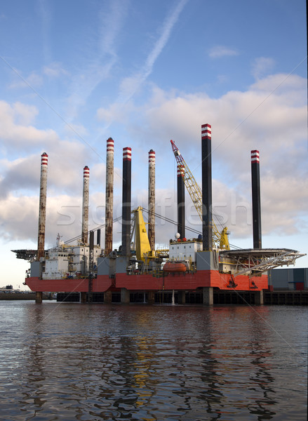 Piattaforma petrolifera porto cielo costruzione industriali energia Foto d'archivio © rbouwman