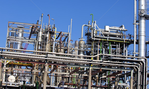Fabrică construcţie ulei putere gaz turn Imagine de stoc © rbouwman