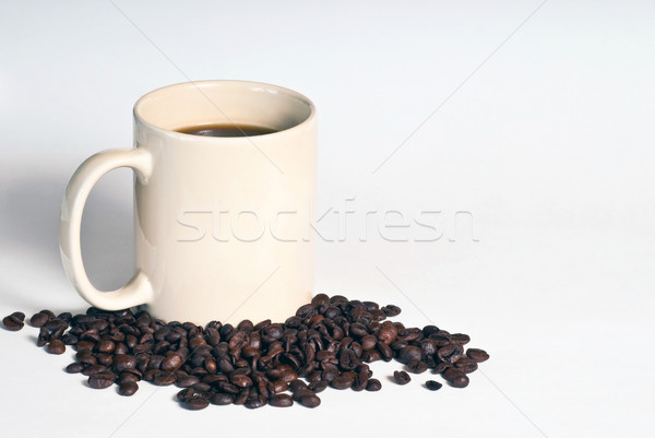 Frischen Kaffee weiß Tasse Kaffeebohnen Energie Stock foto © rcarner