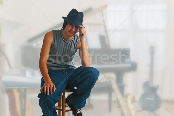 Fiatal zenész pihen blues játékos lekvár Stock fotó © rcarner