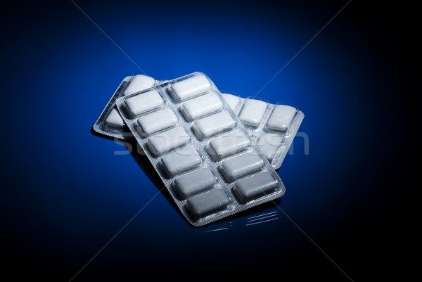 Nikotyna guma pakiety ciemne niebieski papierosów Zdjęcia stock © Reaktori