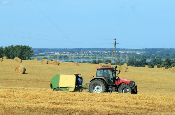 [[stock_photo]]: été · paysage · tracteur · paille · domaine · ferme