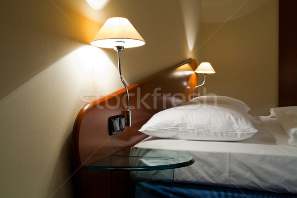 Chambre d'hôtel doubler lit confortable maison chambre Photo stock © remik44992