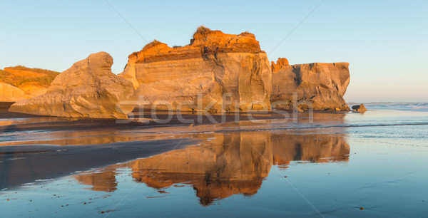 Strand erosie zee wassen weg eiland Stockfoto © rghenry