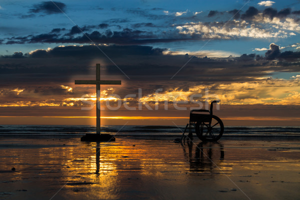 çapraz tekerlek sandalye plaj deniz Stok fotoğraf © rghenry