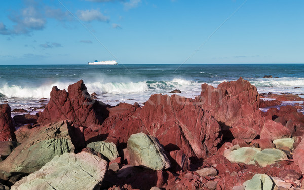 Roşu roci sud coastă nord insulă Imagine de stoc © rghenry