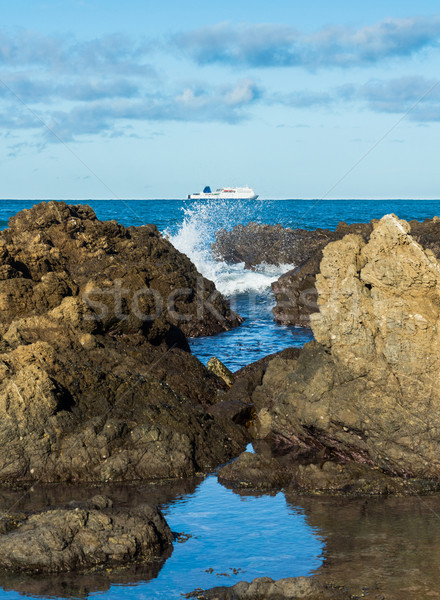 Tenger hajó messze óceán hullámok Stock fotó © rghenry