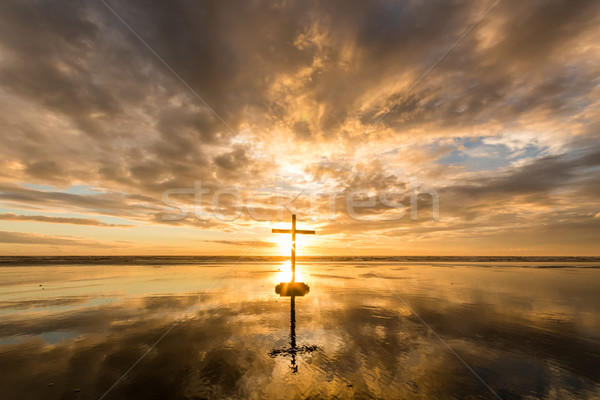 Trece plajă apus minunat reflecţie Imagine de stoc © rghenry