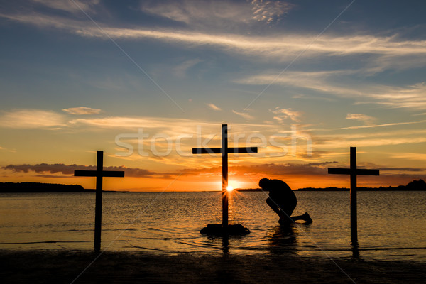 Gebet Mann kniend ion drei Kreuze Stock foto © rghenry