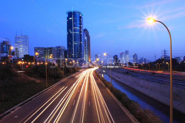 Vedere autostradă cladire moderna afaceri Imagine de stoc © rglinsky77