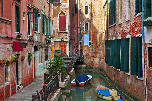 Típico veneciano canal barcos estrecho Foto stock © rglinsky77