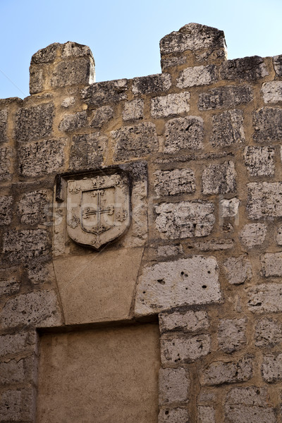 Abrigo armas seis pared Foto stock © ribeiroantonio